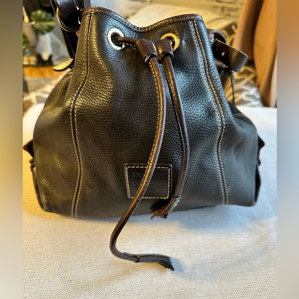 Dooney & Bourke leather brown bucket bag. Pre-loved - Picture 1 of 12